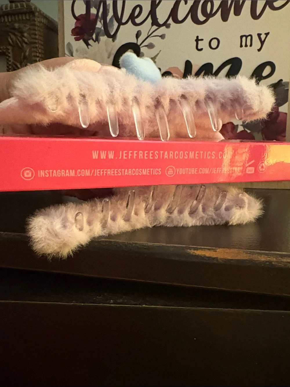 Jeffree Star Lip Liner in Gemini with hair Clip